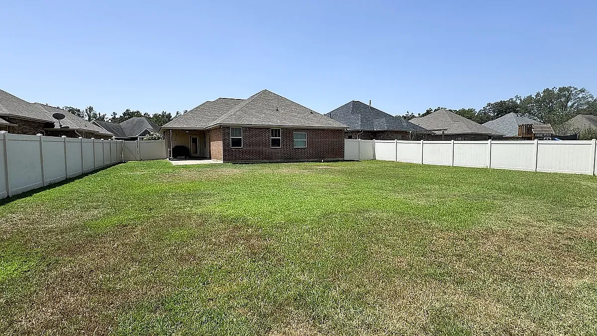 4 bed, 2019 sqft, $2,600 — Photo 4