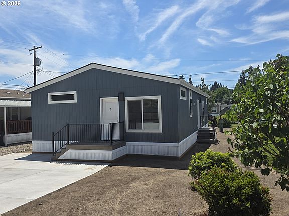 4th image of 7940 SE Posey Ave