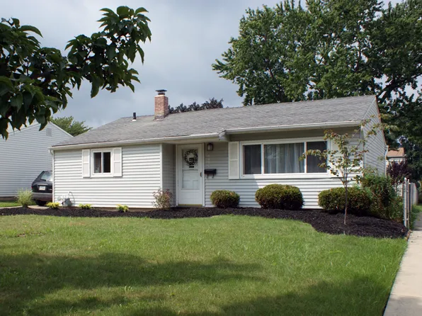 6490 Almont Dr, Brookpark, OH 44142