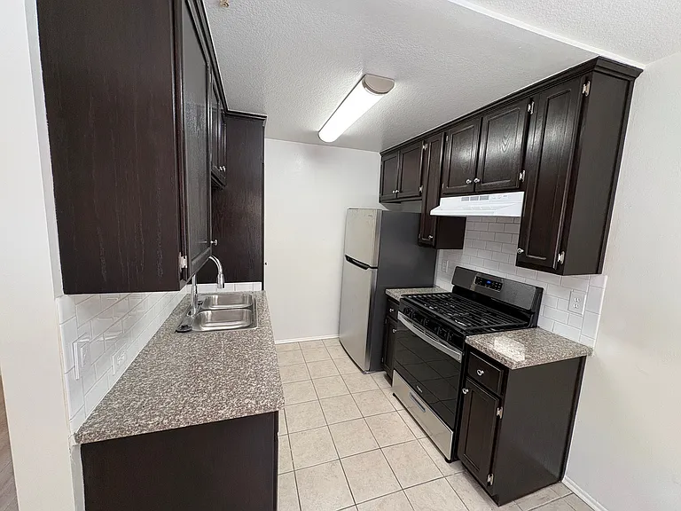 Ratner Apartments — Photo 9