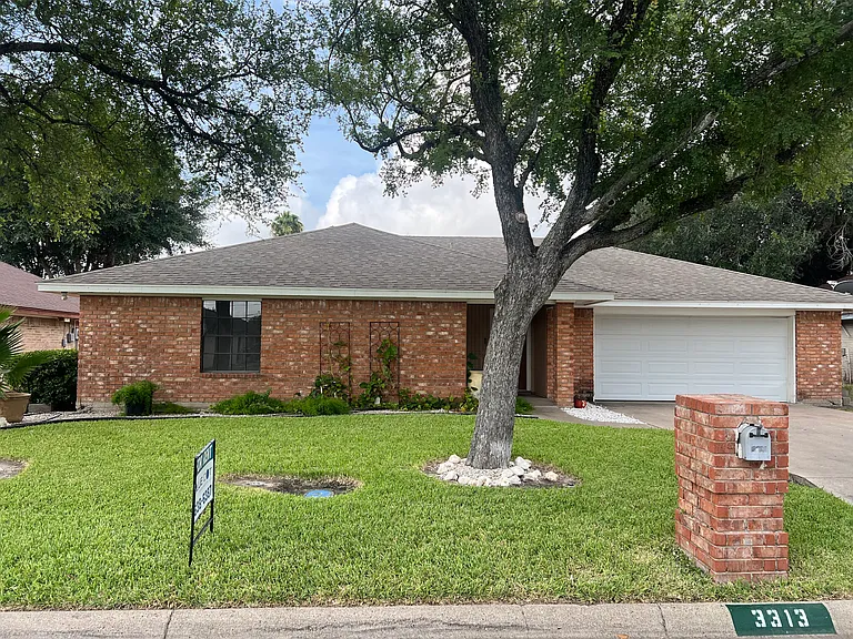3313 Kiwi St — Photo 1