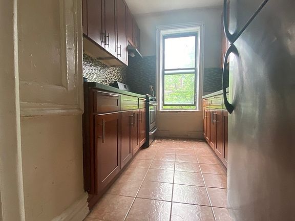 4th image of 78 Hawthorne St #35