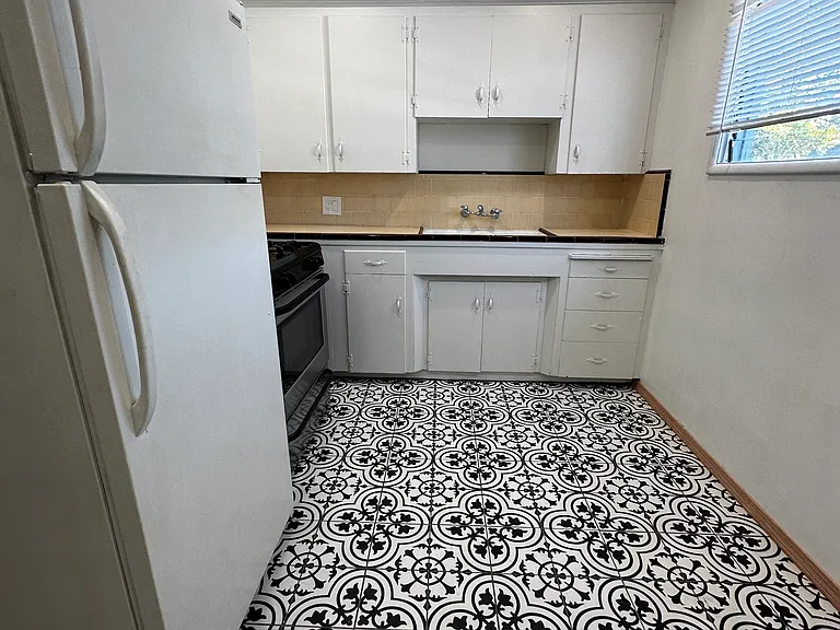 323 N Chevy Chase Dr #G — Photo 13