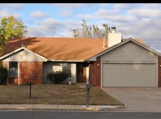 313 N Rockypoint Dr, Edmond, OK 73003