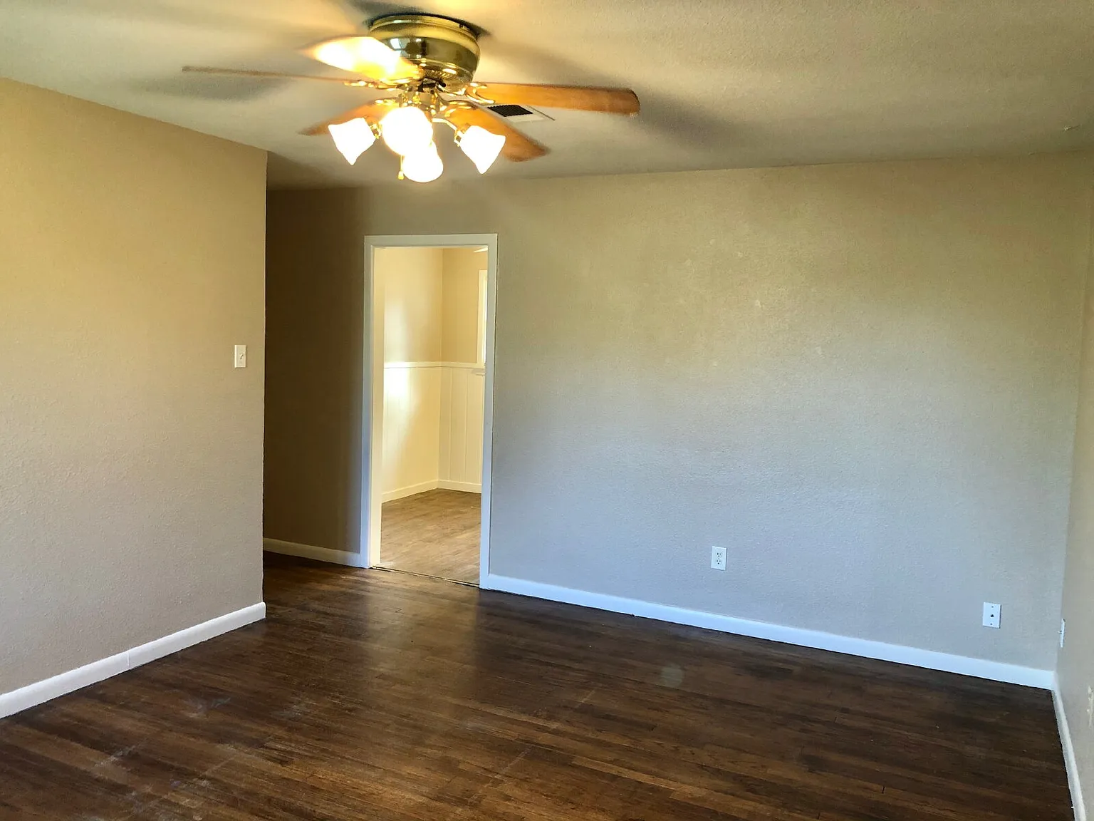 3 bed, 1.0 bath, 1066 sqft, $1,250 — Photo 3