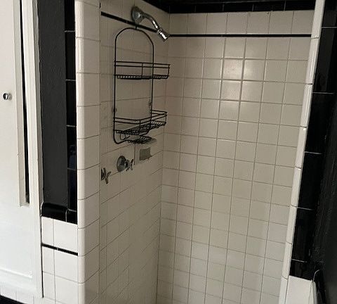 5th image of 2167 Washington Ave APT 4
