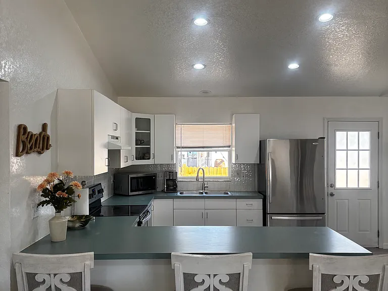 4081 Rockefeller Ave — Photo 7