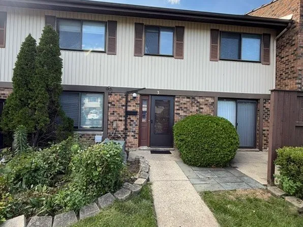 3 Tower Ct, Downers Grove, IL 60516