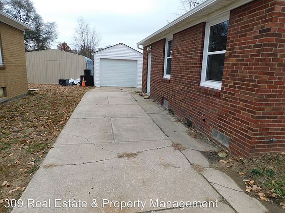 3rd image of 1106 E War Memorial Dr