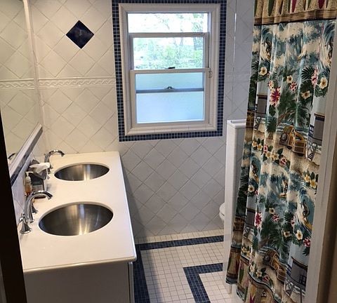 Upstairs bathroom
