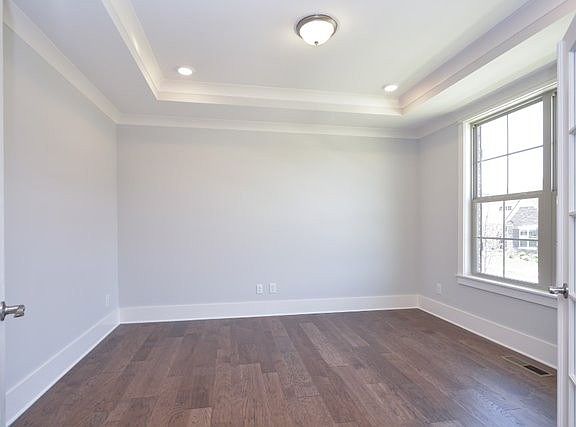 3rd image of 407 Barony Ct