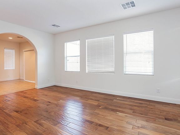 3rd image of 7924 Kelburn Hill St