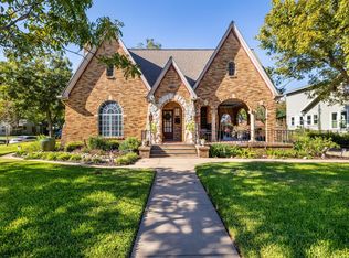 710 W 11th St, Taylor, TX 76574