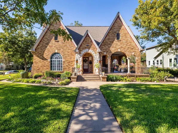 710 W 11th St, Taylor, TX 76574