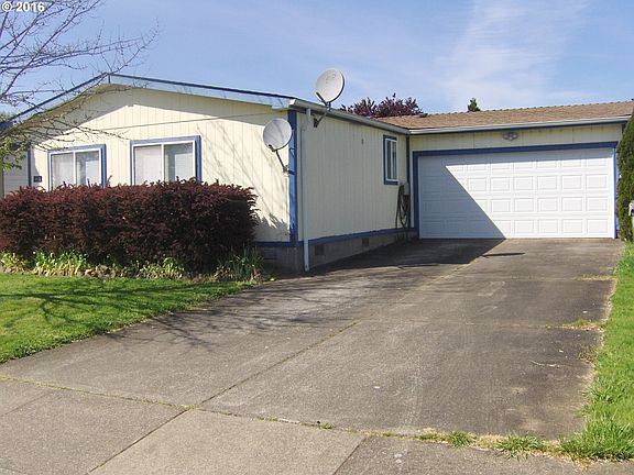 2nd image of 3873 Willamette Ave SE