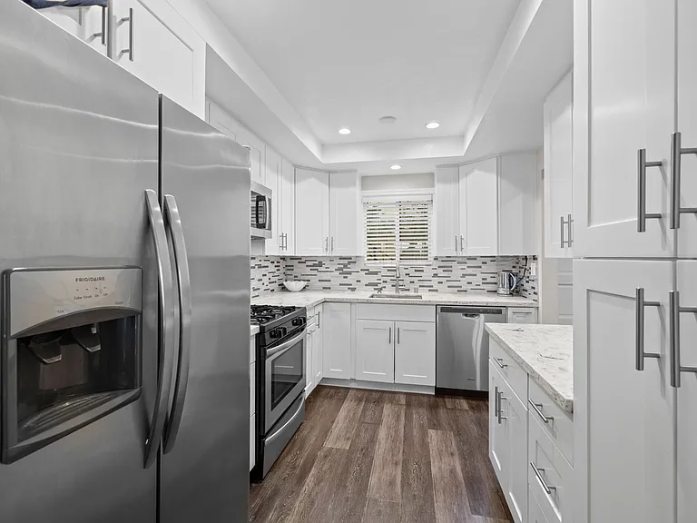 545 E Cypress Ave #F — Photo 9