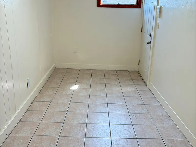 211 Chelsea St #3 — Photo 3