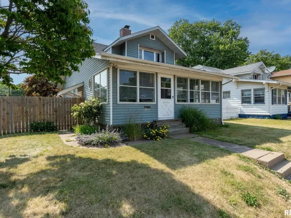 2231 7th St, Moline, IL 61265