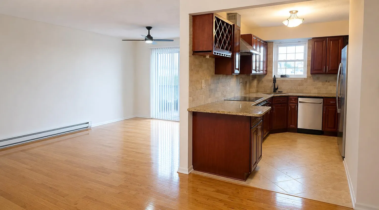 2 bed, 1.5 bath, 900 sqft, $2,500 — Photo 2