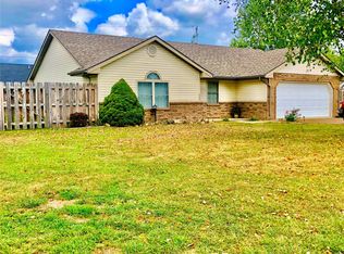 1139 Howard Dr, Lebanon, MO 65536