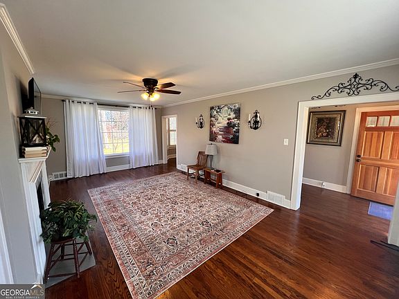 3rd image of 105 Lacross St