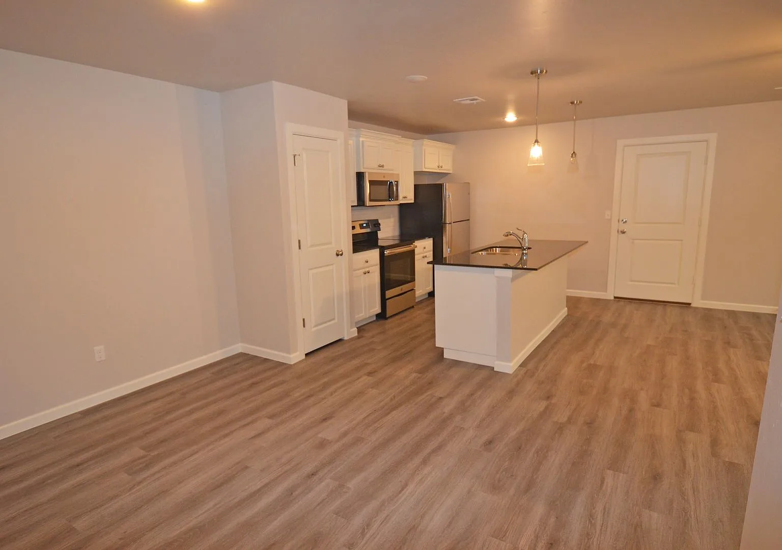 TJ 21 - 11209 11211 Howard Dr — Photo 3