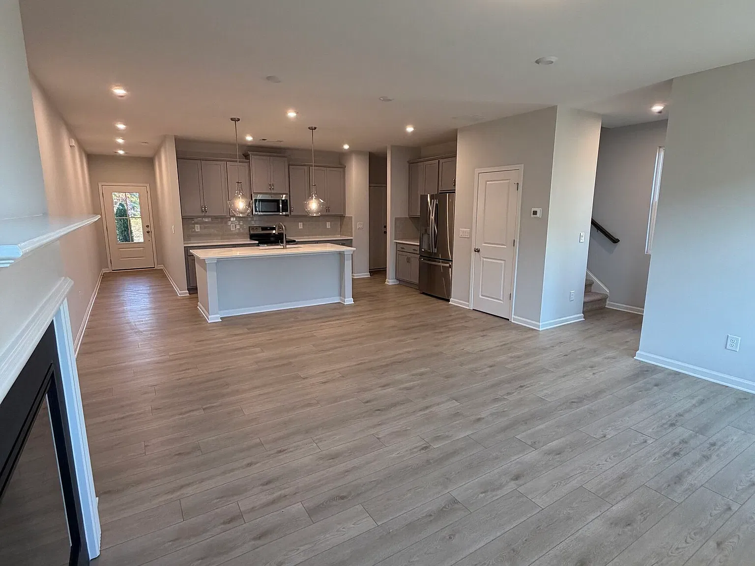 3 bed, 2.5 bath, 1863 sqft, $2,395 — Photo 2