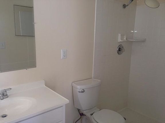 4th image of 941 Kings Post Rd