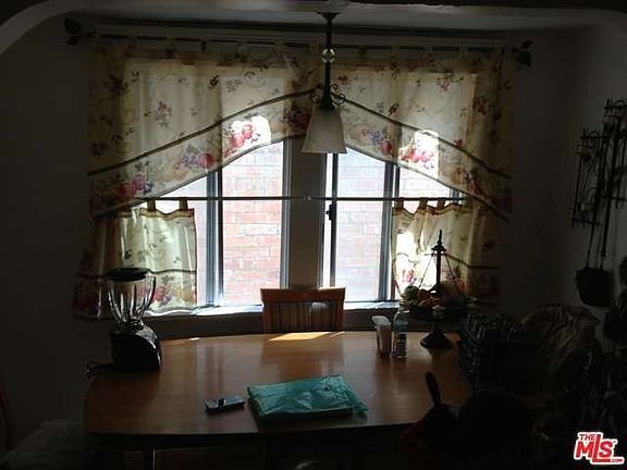 2nd image of 156 W 32nd St