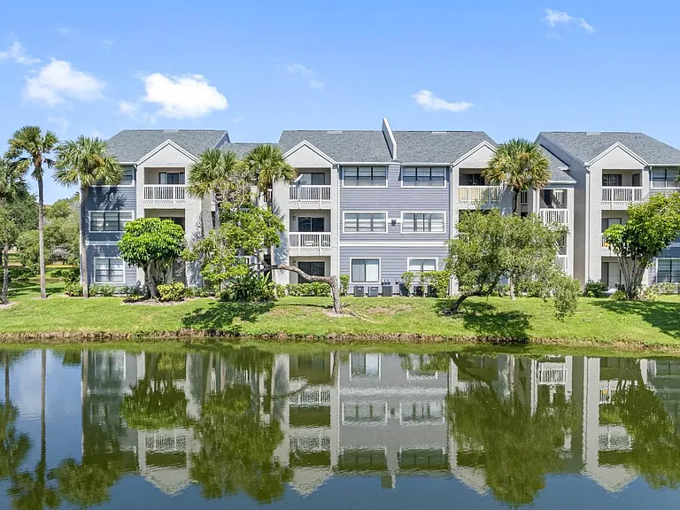 The Lauderdale at Hampton Pines — Photo 16