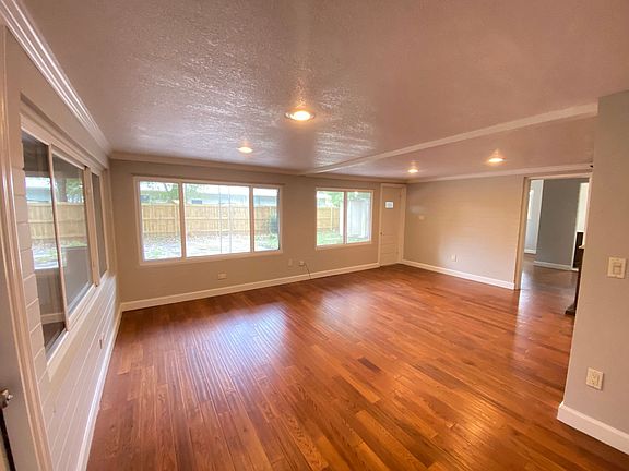 4th image of 311 Altaloma Ave