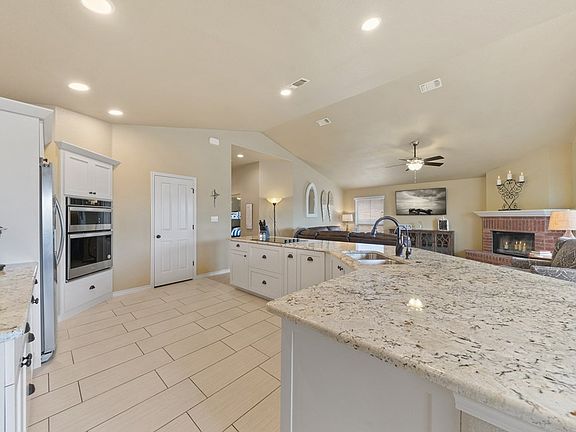 3rd image of 645 Oak Hollow Dr