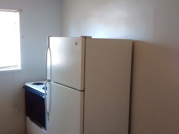4th image of 1938 W Grand Ave APT 1