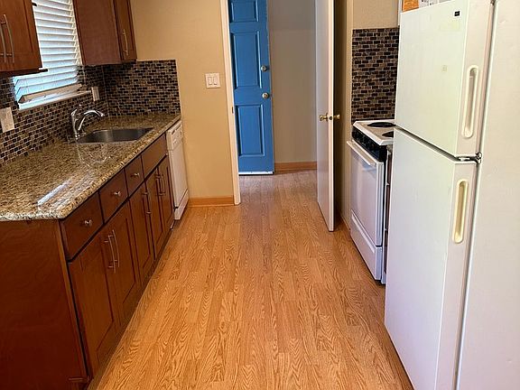 3rd image of 1441 Essex Way