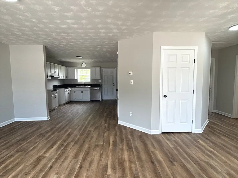 144 Sarah Cir #15 — Photo 7
