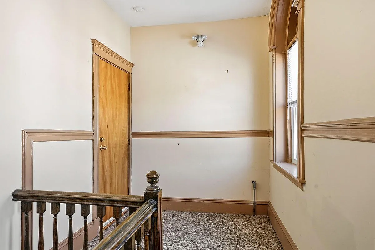 3 bed, 1.0 bath, 1400 sqft, $2,500 — Photo 3
