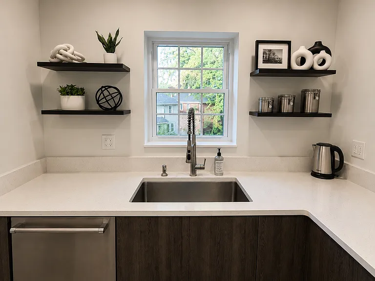 104 Lake Shore Rd #4B — Photo 3