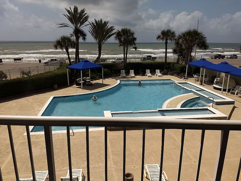Wide balcony view of pool/ Gulf