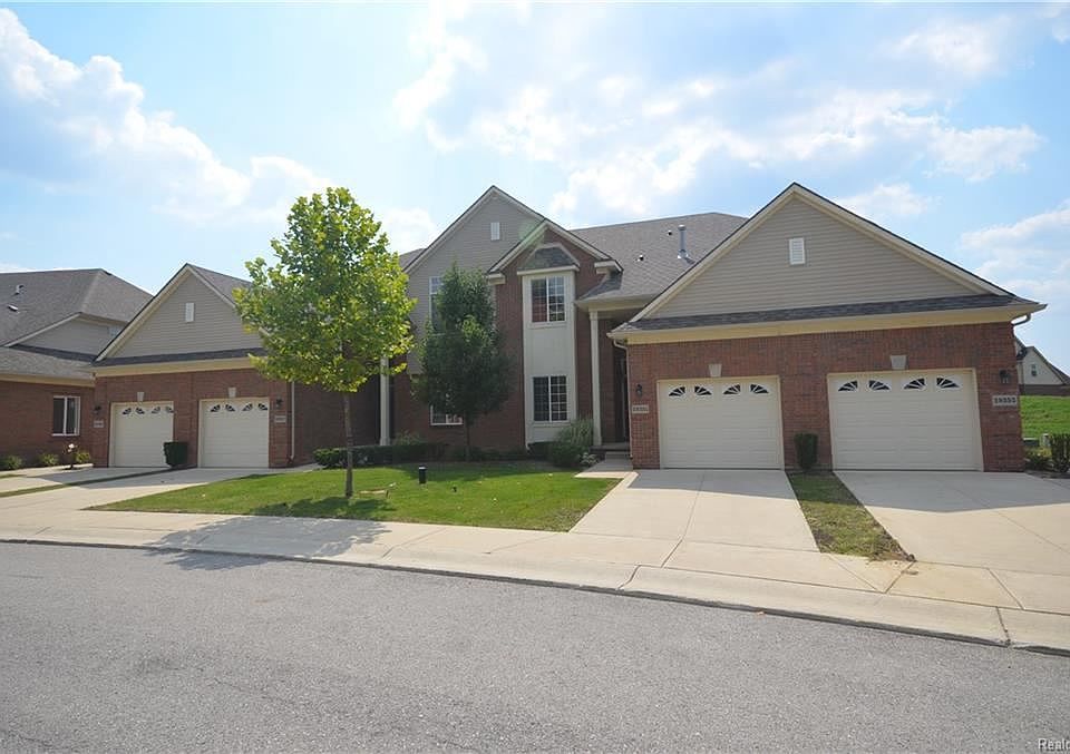 1st image of 29520 Woodpark Cir