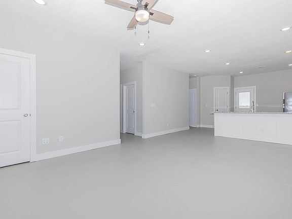 4th image of 5103 N Cypress St