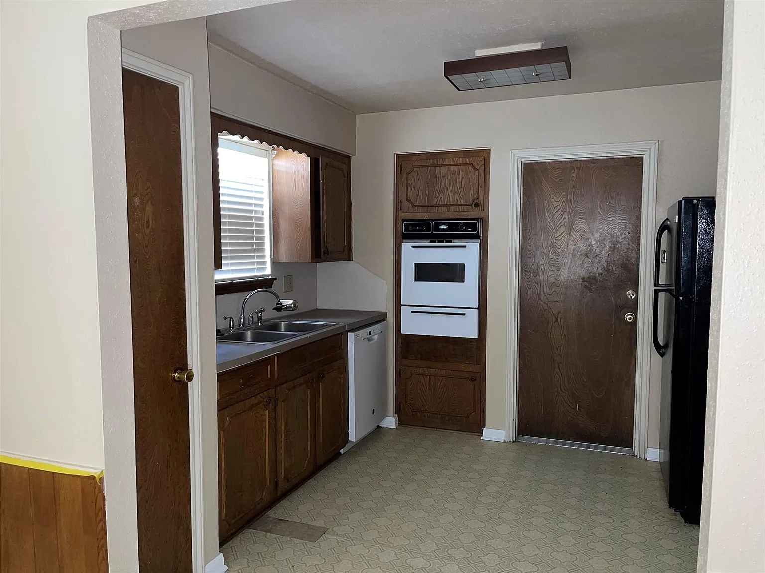 3 bed, 2.0 bath, 1479 sqft, $1,650 — Photo 3