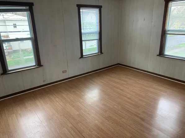 303 N Center St, East Syracuse, NY 13057