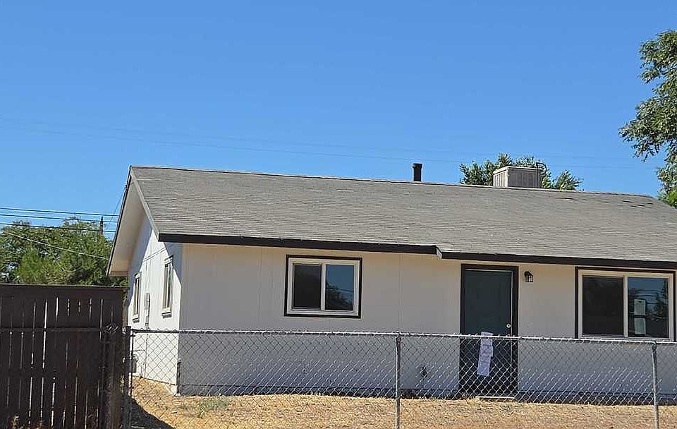 2nd image of 16245 Pine St