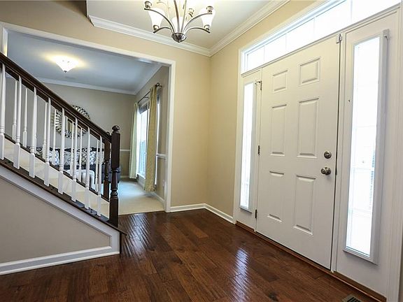 3rd image of 860 Bannerwood Dr