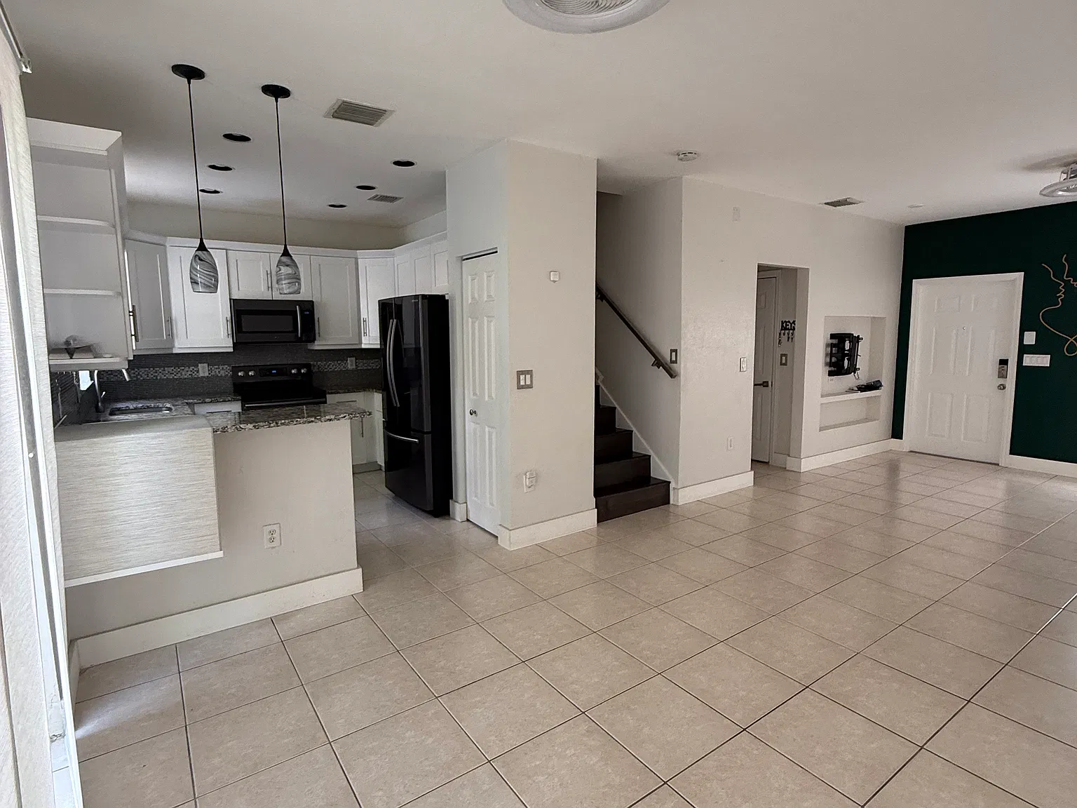 3 bed, 2.5 bath, 1398 sqft, $3,495 — Photo 3