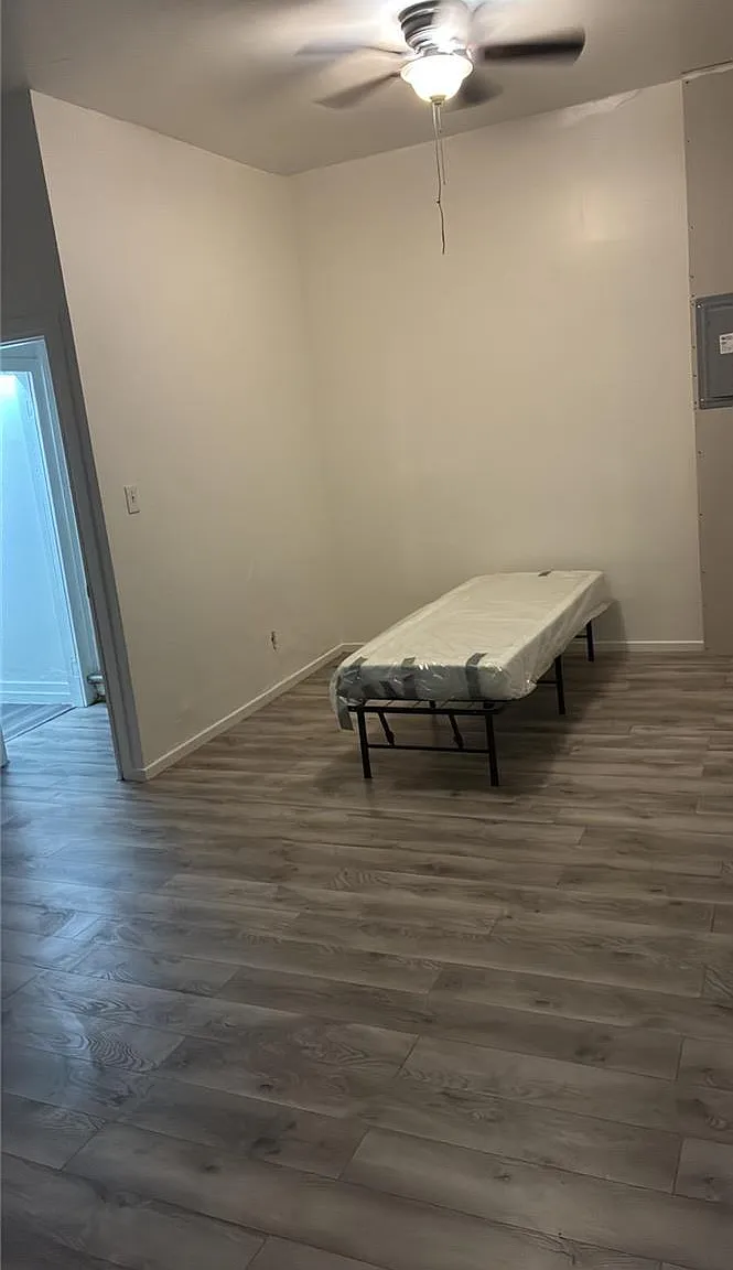 3 bed, 1.0 bath, 1600 sqft, $1,999 — Photo 4