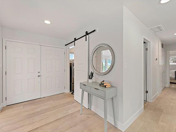 4th image of 2060 Avignon Pl
