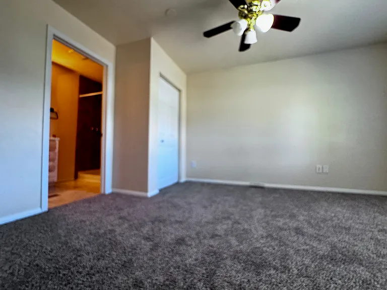 439 Marian Dr — Photo 3