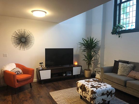 3rd image of 1054 S Kingshighway Blvd APT L