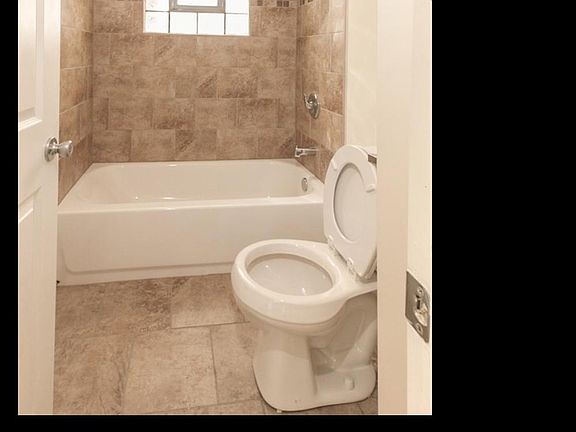 4th image of 10444 S Avenue L